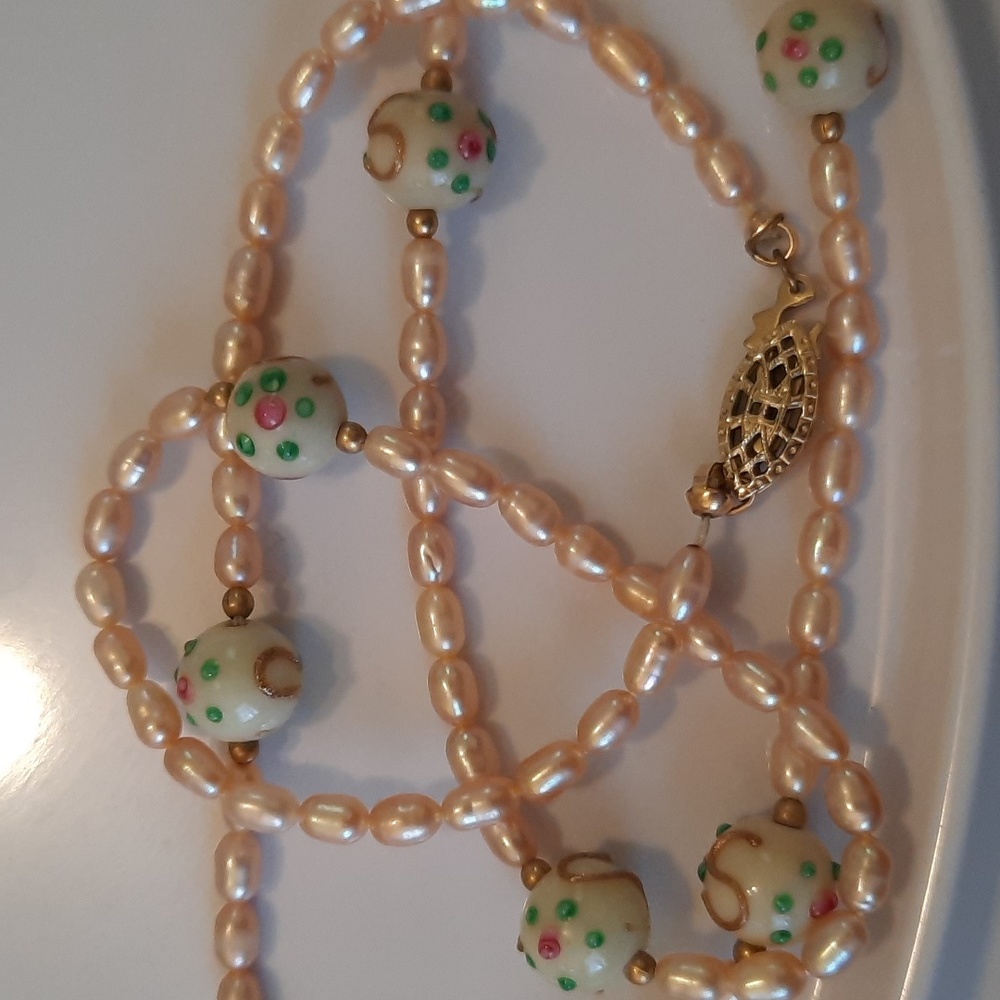 Vintage, Light Pink Pearl Necklace W/ Round Accent Beads